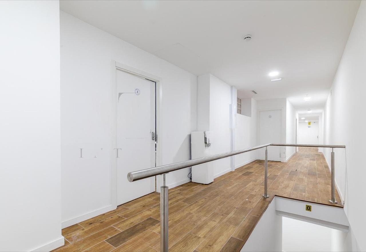 Ayz Luis Cabrera-Auto Check-In Property, Madrid